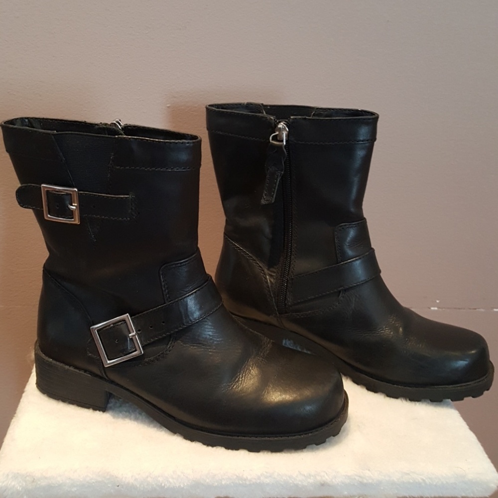 SoftWalk Mid ankle faux leather boots